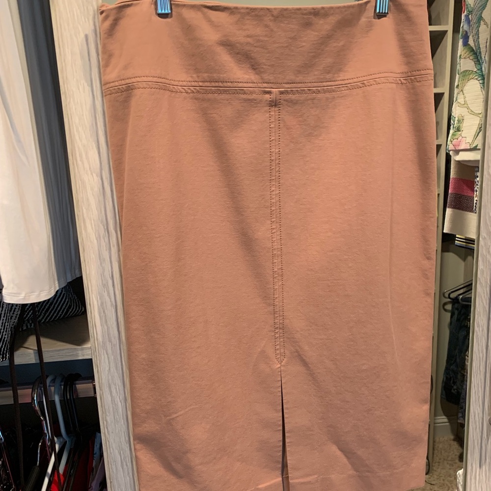 Mauve like color skirt